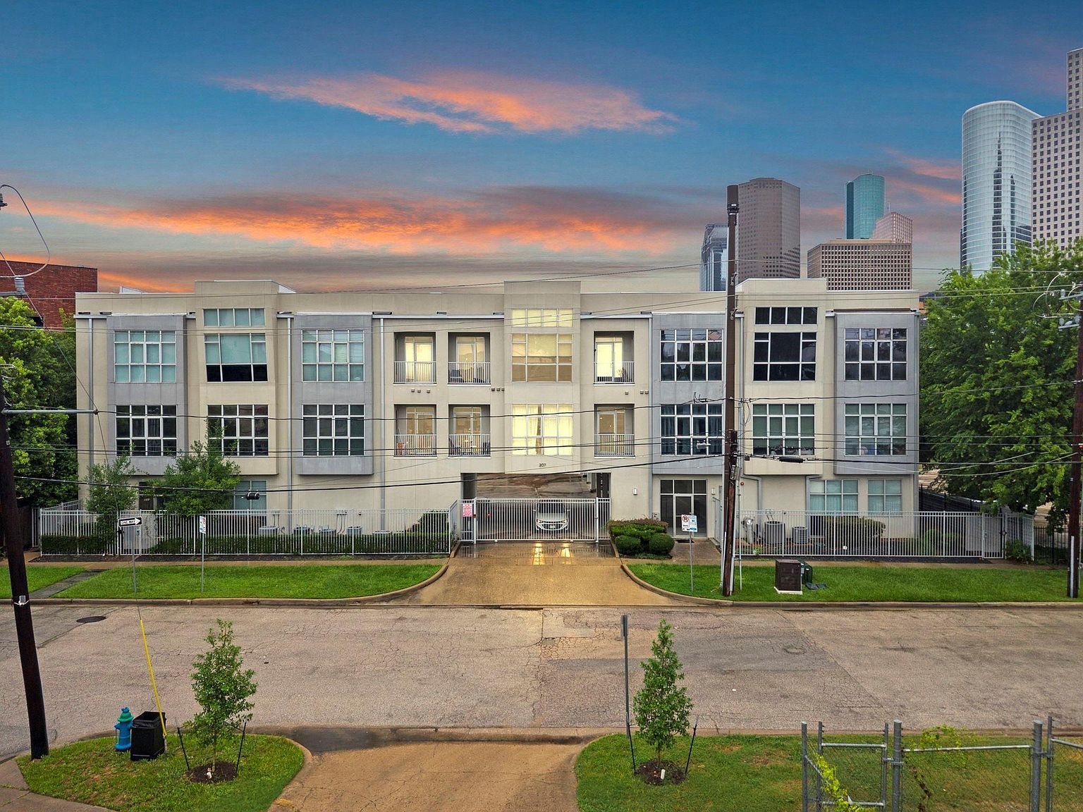 207 Pierce St #209 Houston, TX 77002, 77002