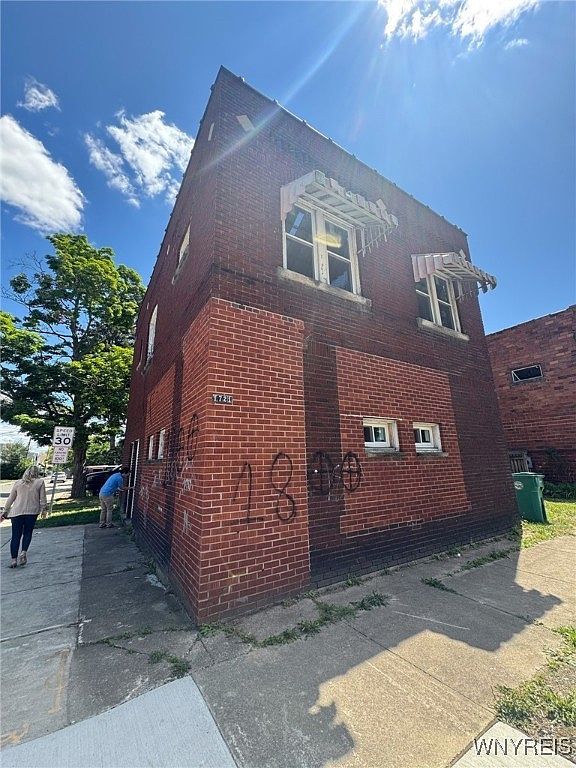 1805 Weston Ave Niagara Falls, NY 14305 - Thumbnail 2