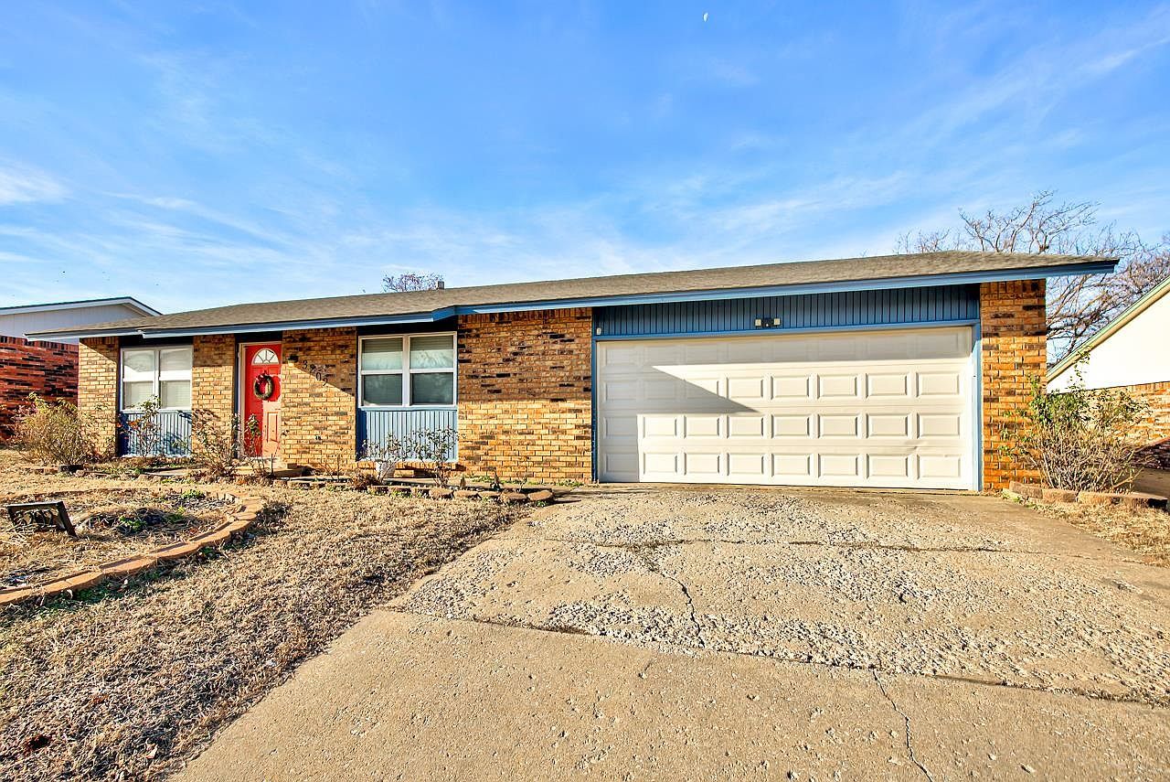3202 Hillcrest Dr Enid, OK 73701 - Thumbnail 2