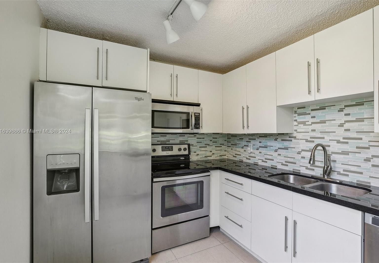 9471 Evergreen Pl APT 104 Fort Lauderdale, FL 33324 - Thumbnail 2