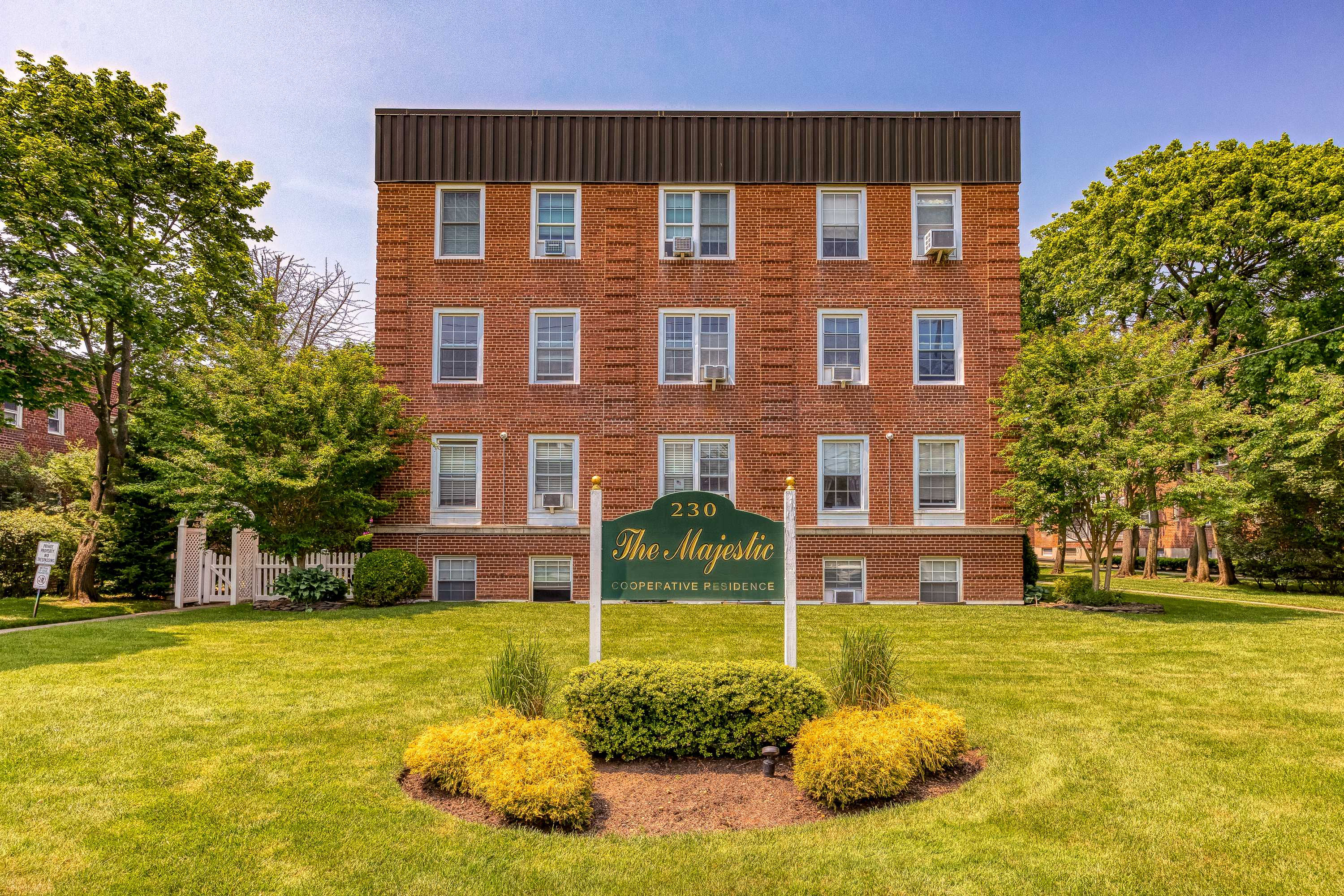 230 Central Avenue #1a, Lawrence, NY, USA, 11559  | Condominium