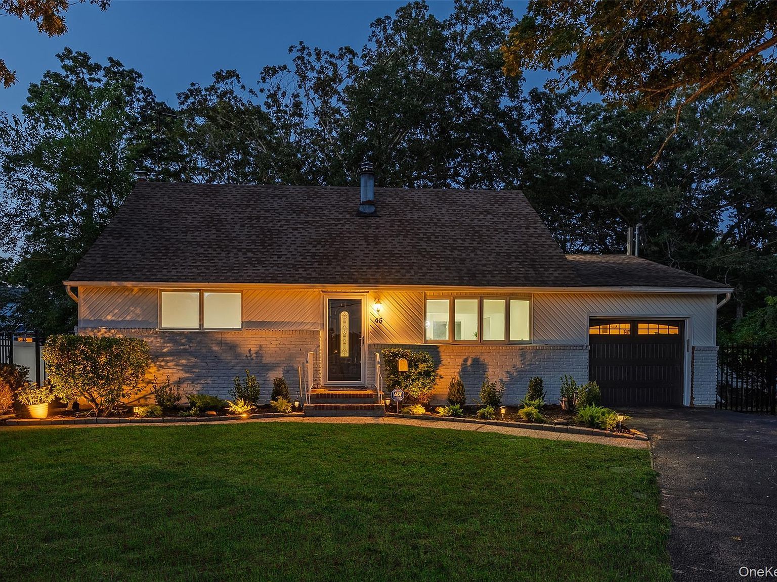 45 Ronald Dr N Amityville, NY 11701 - Thumbnail 2