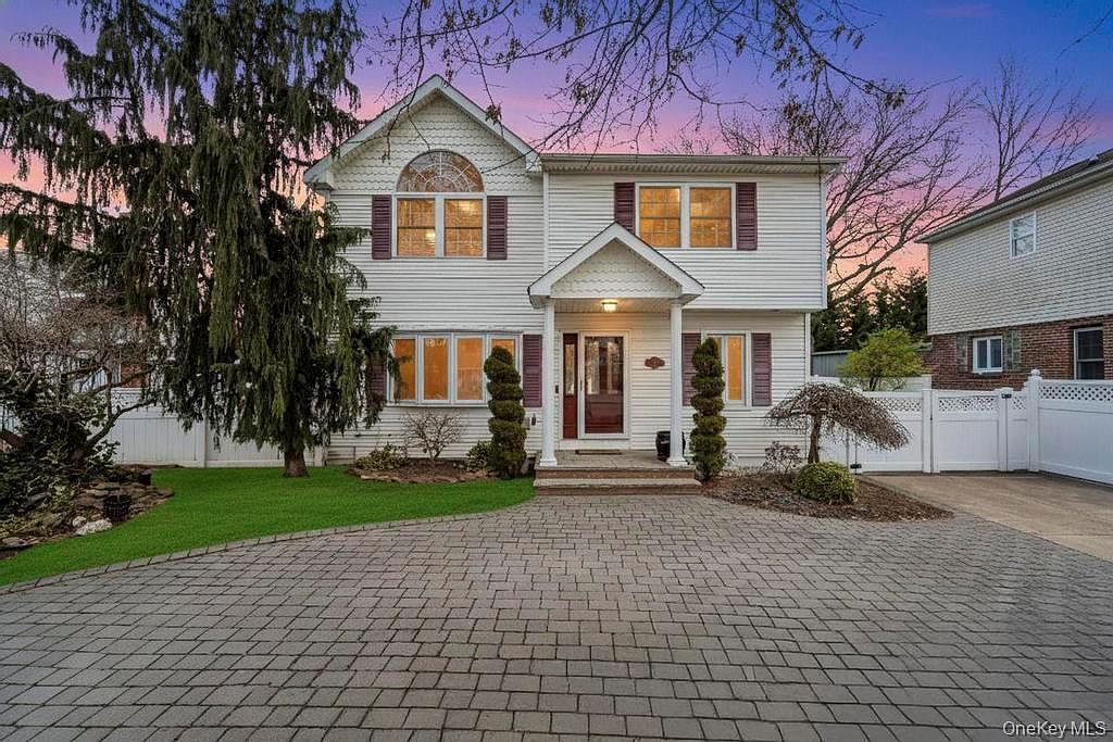 2585 Oceanside Rd Oceanside, NY 11572 - Thumbnail 2