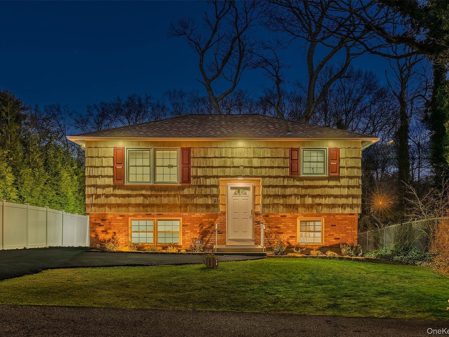 25 Lincoln Ave Ronkonkoma, NY 11779 - Thumbnail 2