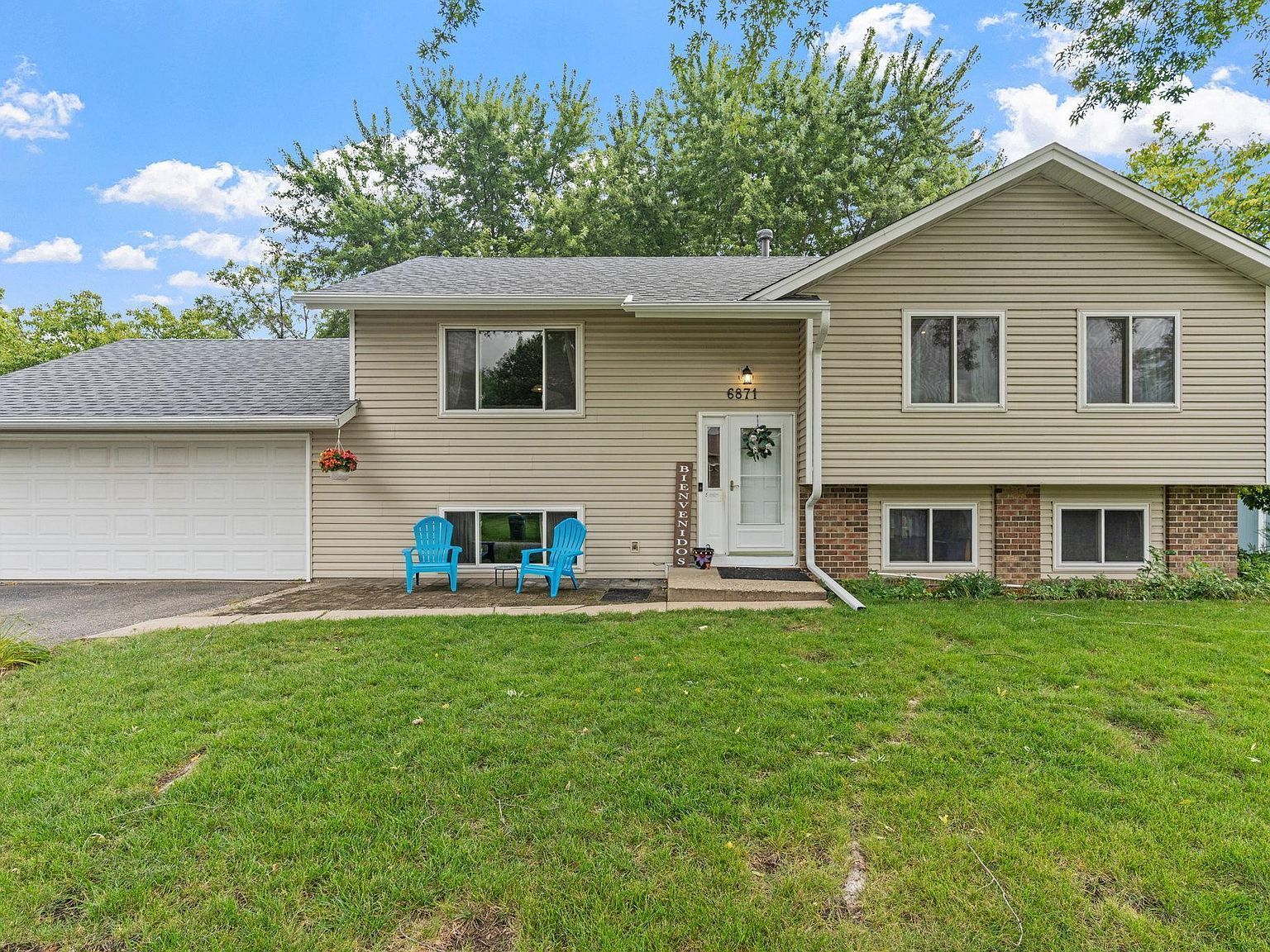 6871 Chaparral Ln Chanhassen, MN 55317 - Thumbnail 2