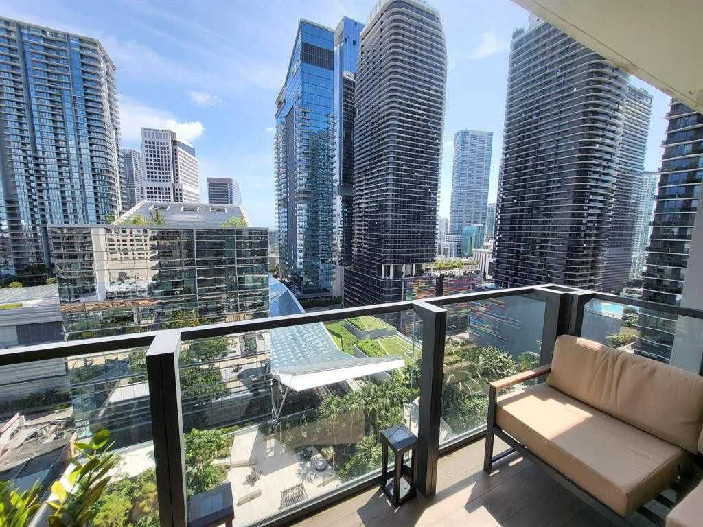 88 Southwest 7th Street, Miami, FL, USA, 33130 - Thumbnail 2