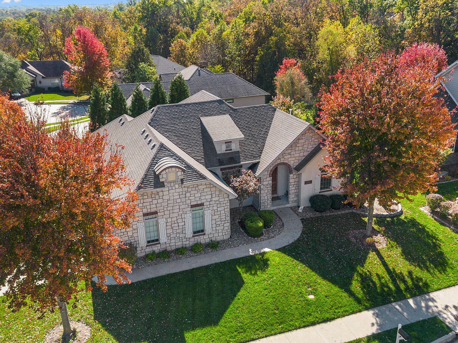 5302 Steeplechase Dr Columbia, MO 65203 - Thumbnail 2