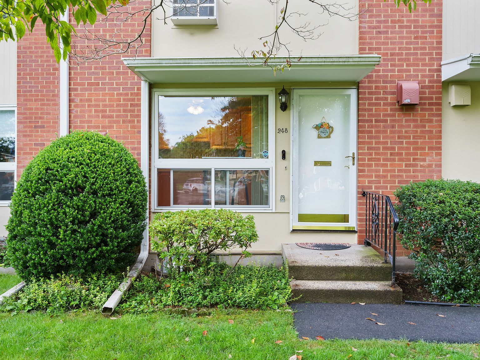 248 Centerbrook Rd Hamden, CT 06518 - Thumbnail 2