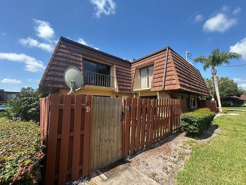 1402 Nebraska Ave APT 15D Fort Pierce, FL 34950 - Thumbnail 2