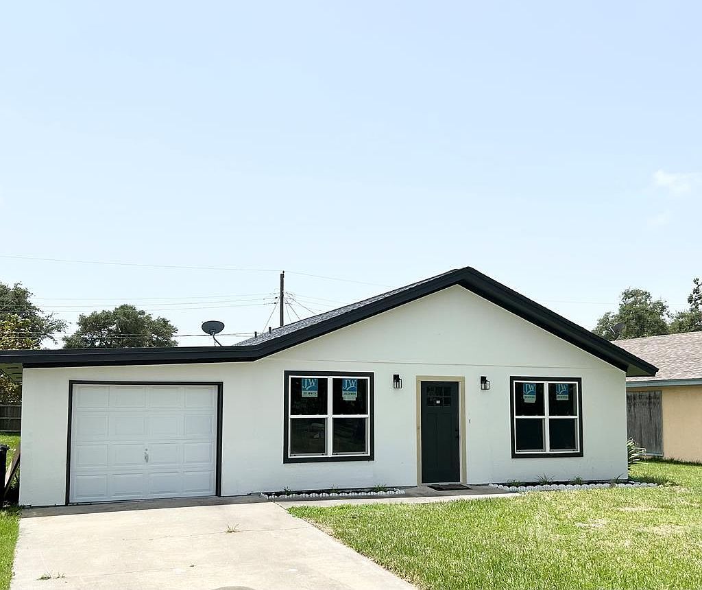 213 Lazy Ln Rockport, TX 78382 - Thumbnail 2