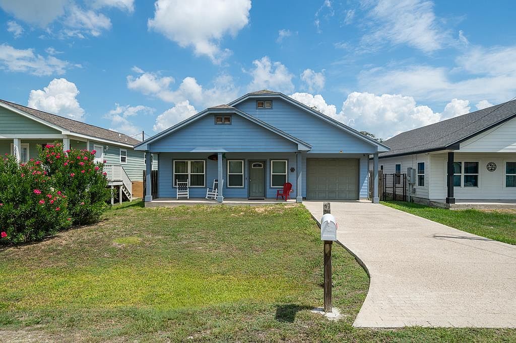 606 E Hackberry St Rockport, TX 78382 - Thumbnail 2