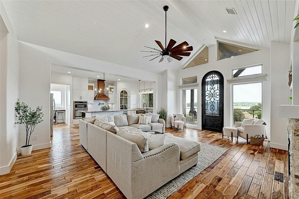 3005 Constitution Sq Lago Vista, TX 78645 - Thumbnail 2