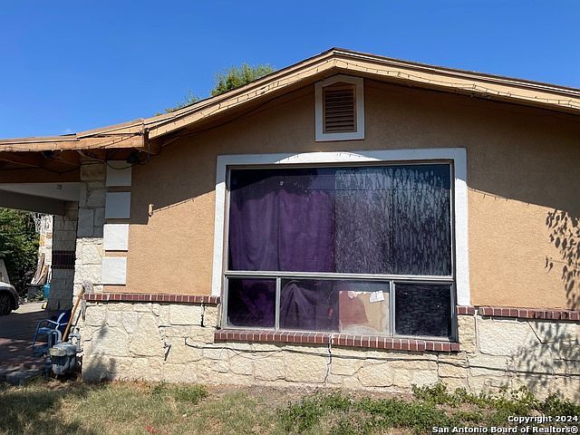 1917 San Carlos St San Antonio, TX 78207 - Thumbnail 2