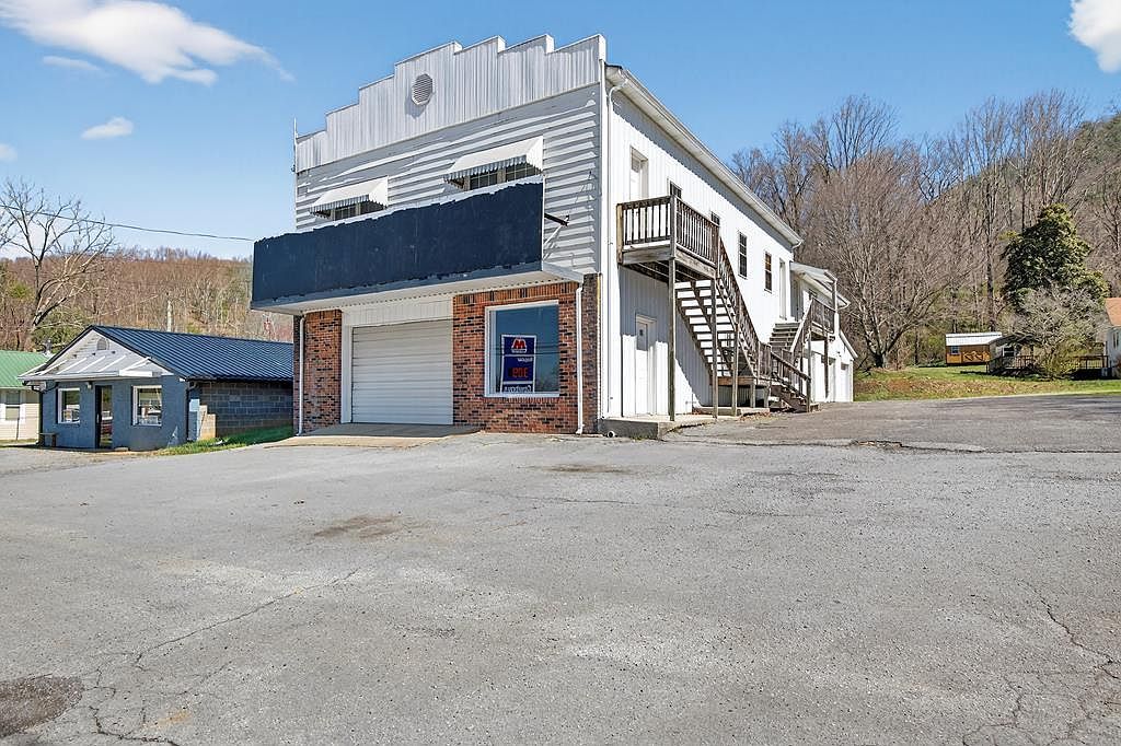 112 Douglas Dr Damascus, VA 24236  | Multi Family