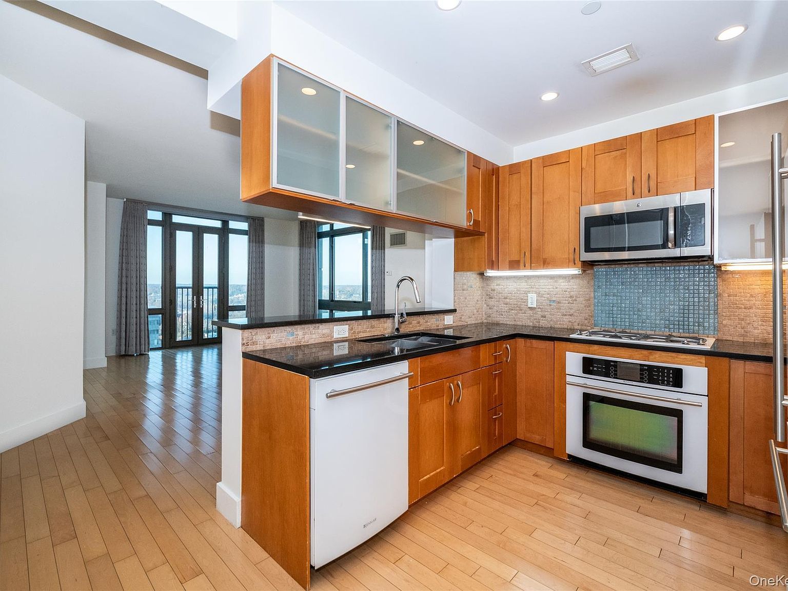 175 Huguenot St UNIT 1401 New Rochelle, NY 10801 - Thumbnail 2