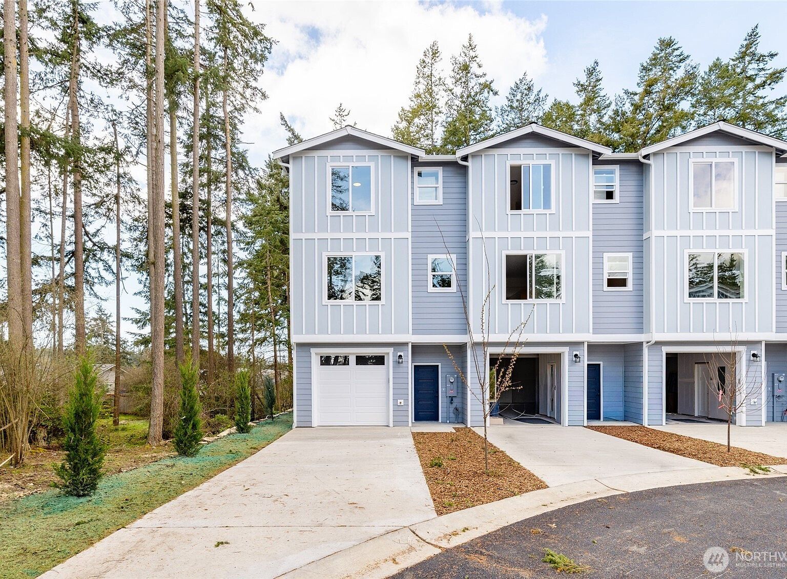 945 NW Heller St #C2 Oak Harbor, WA 98277  | Condominium