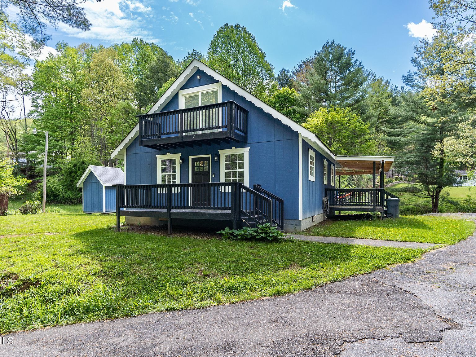 388 Crestwood Dr Mountain City, TN 37683 - Thumbnail 2