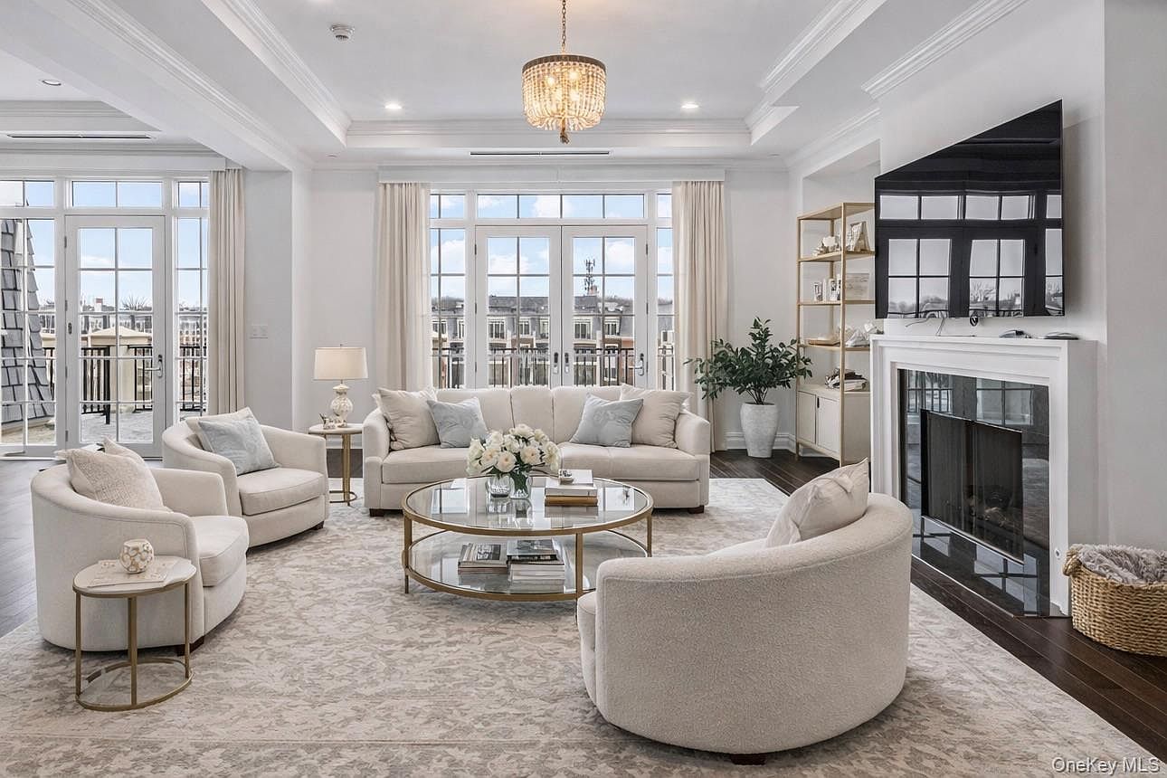 3000 Royal Ct Unit 3308 North Hills, NY 11040  | Condominium