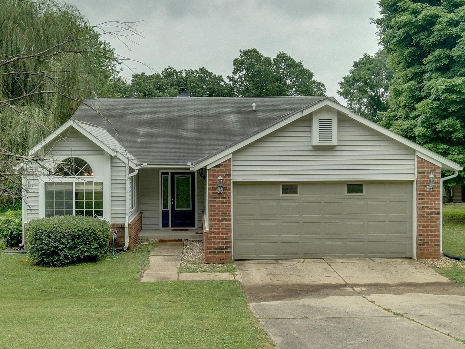 4290 N Ridgeley Dr Bloomington, IN 47404 - Thumbnail 2