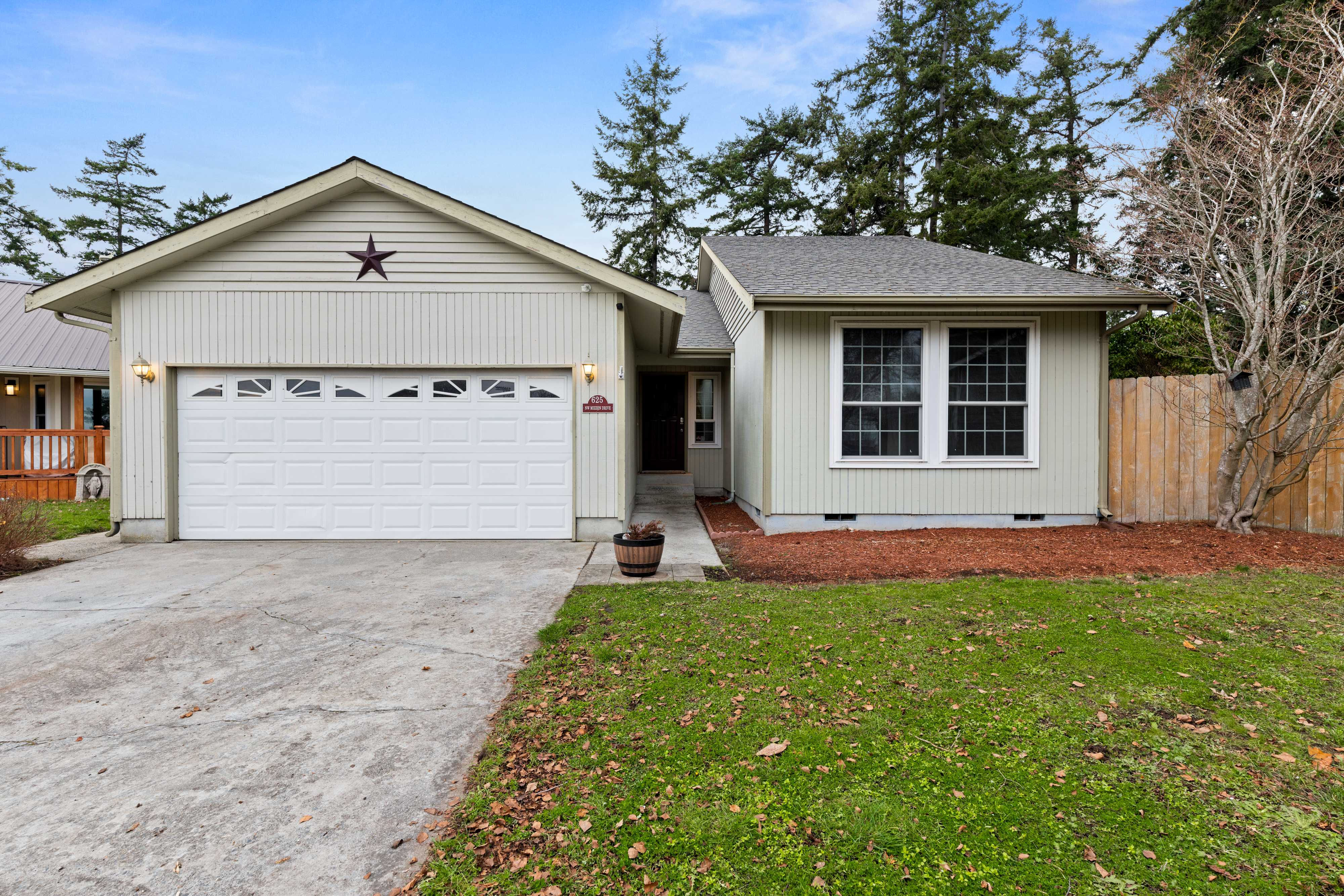 625 NW Mizzen Dr, Oak Harbor, WA, USA, 98277 | Single Family