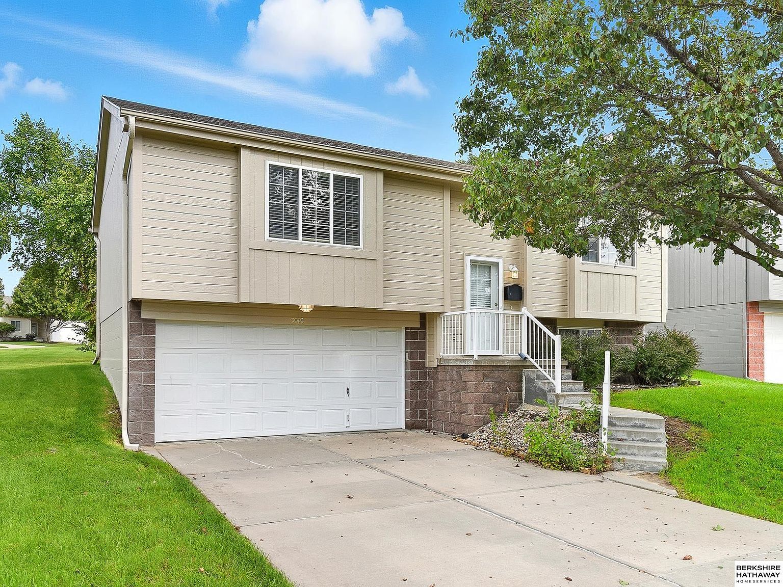 3019 N 144th Trl Omaha, NE 68116 - Thumbnail 2