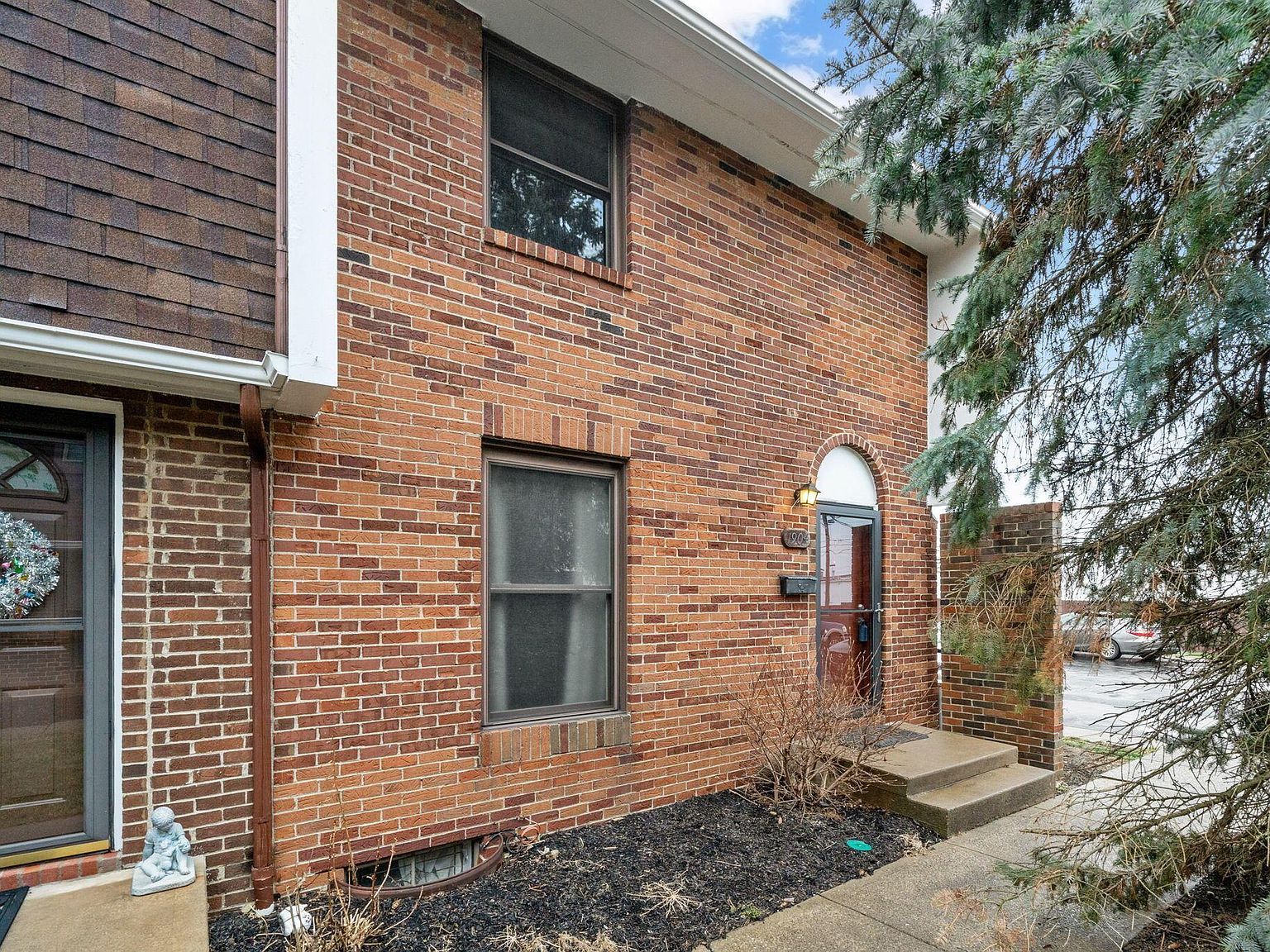 1904 Willoway Cir S Columbus, OH 43220 - Thumbnail 2