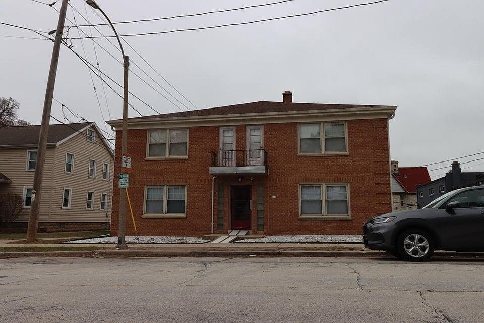 2312 N 71st St Wauwatosa, WI 53213 - Thumbnail 2