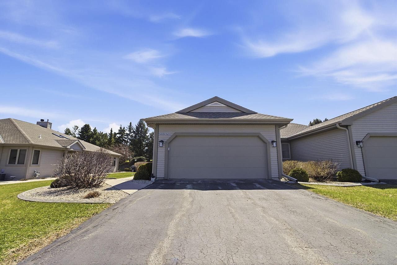 N80W17455 Robin Cir Menomonee Falls, WI 53051  | Condominium