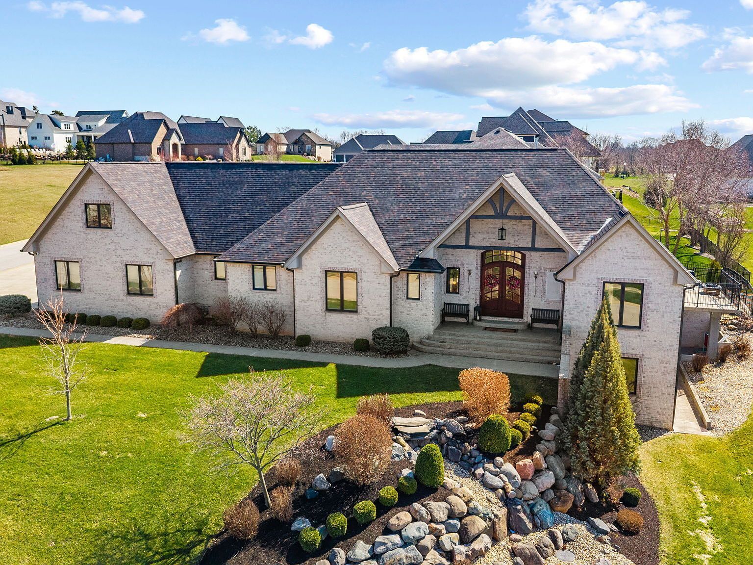 2882 Aldersgate Dr Greenwood, IN 46143 - Thumbnail 2