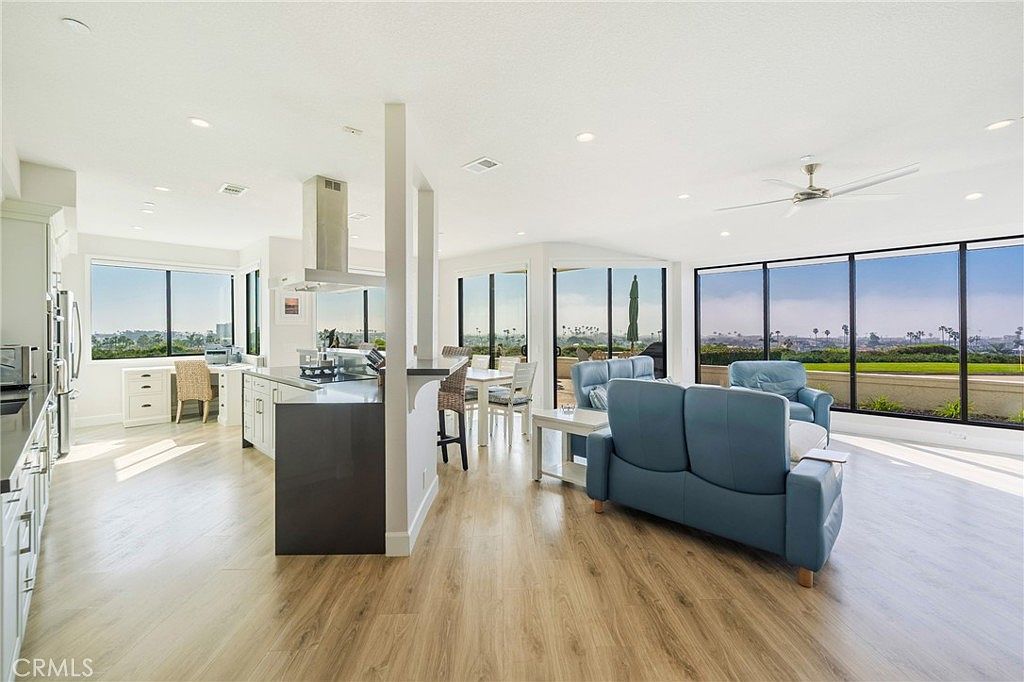 230 Lille Ln APT 113 Newport Beach, CA 92663 - Thumbnail 2