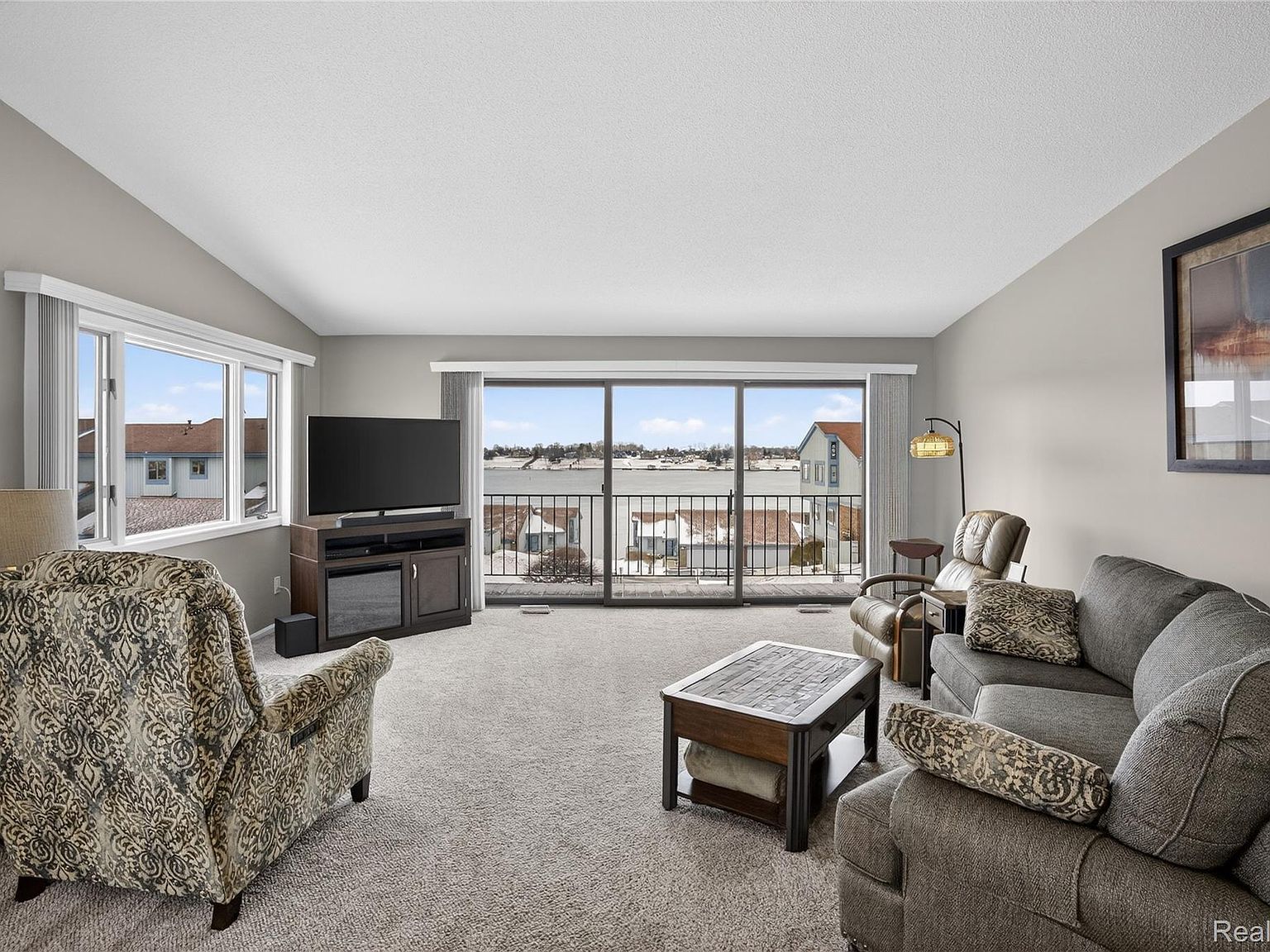 1715 River Rd APT 77 Saint Clair, MI 48079 - Thumbnail 2