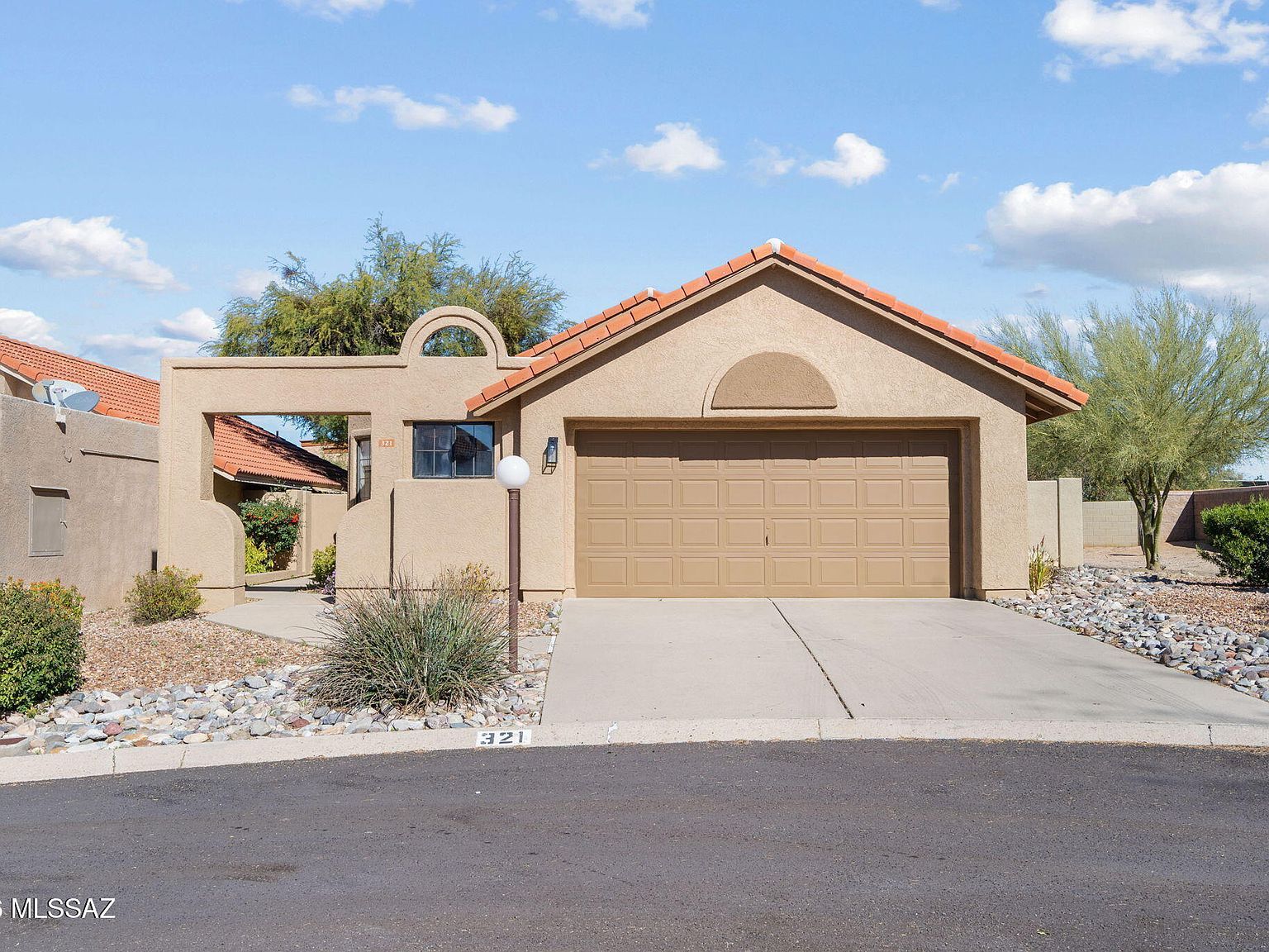 321 E Fieldcrest Ln Tucson, AZ 85737 - Thumbnail 2