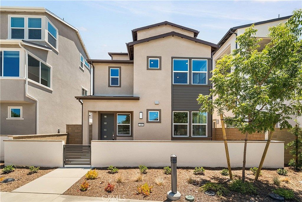 410 Lobata Irvine, CA 92618 - Thumbnail 2