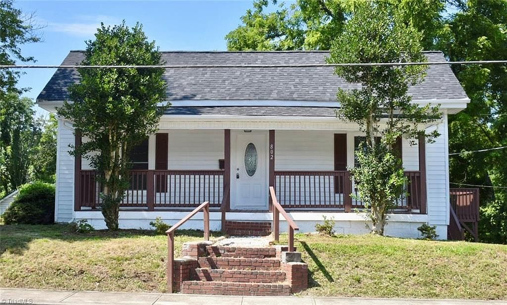 802 Spring St Mount Airy, NC 27030 - Thumbnail 2