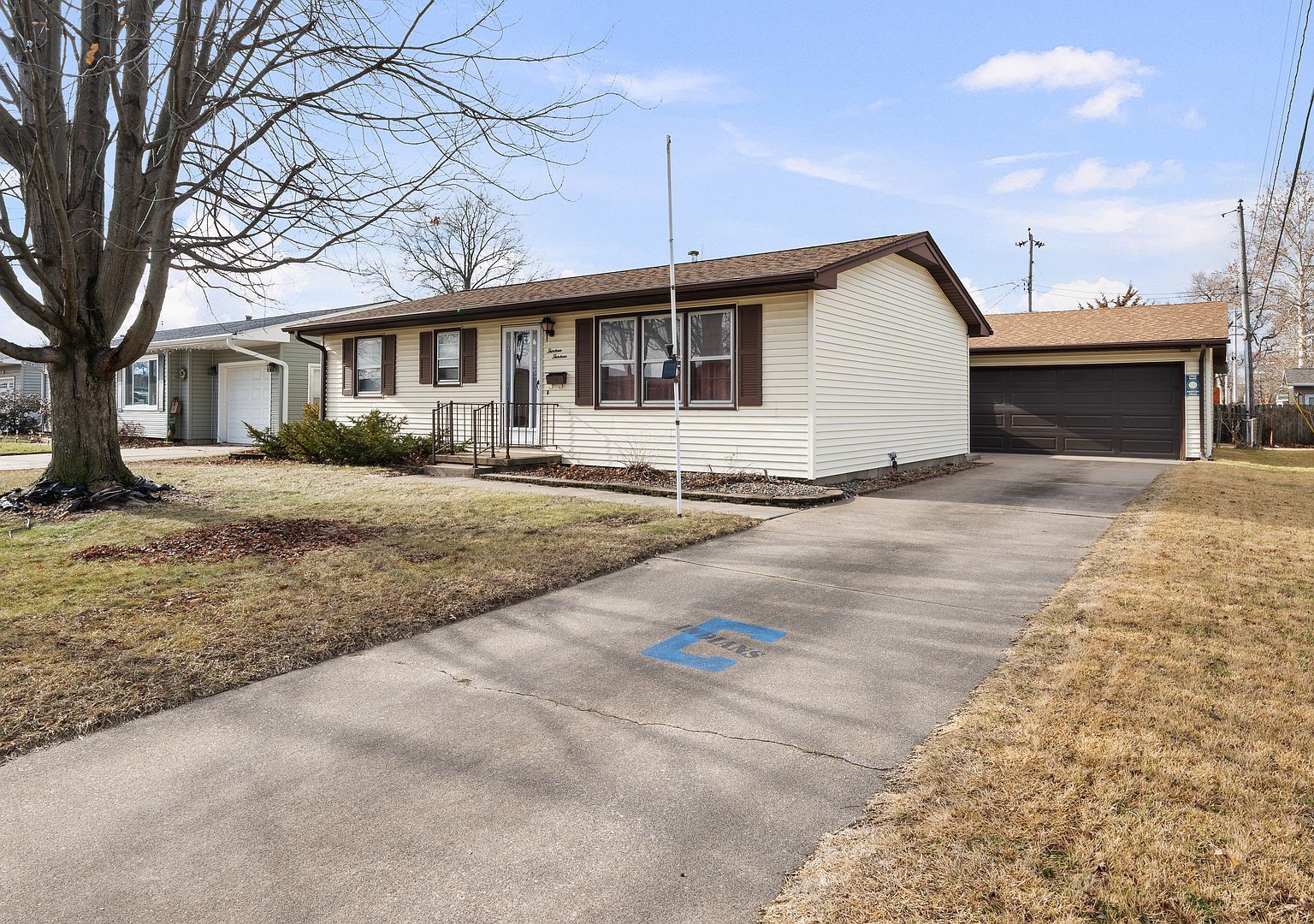 1313 Blackhawk Ln Camanche, IA 52730 - Thumbnail 2