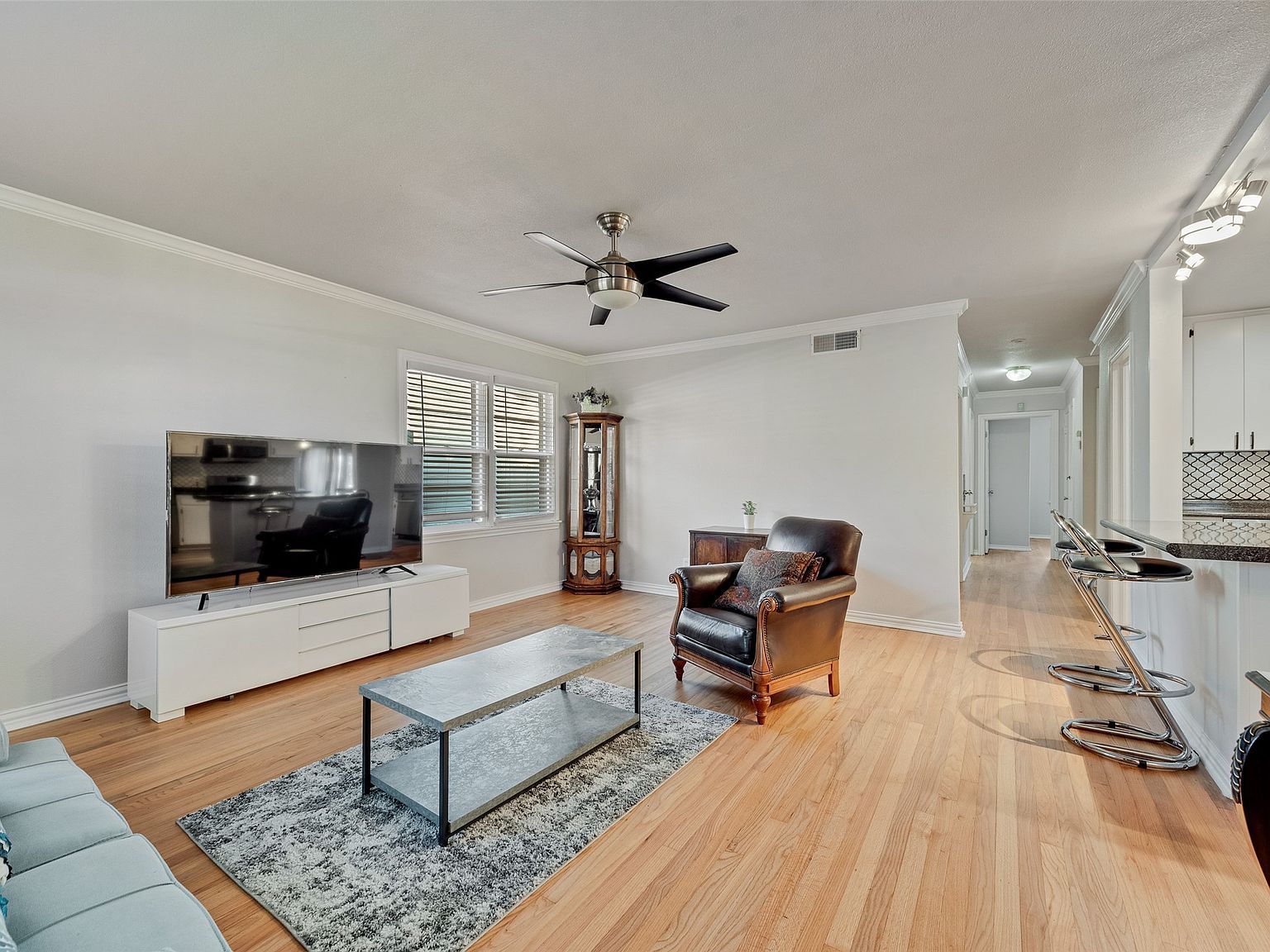 11310 Sinclair Ave Dallas, TX 75218 - Thumbnail 2