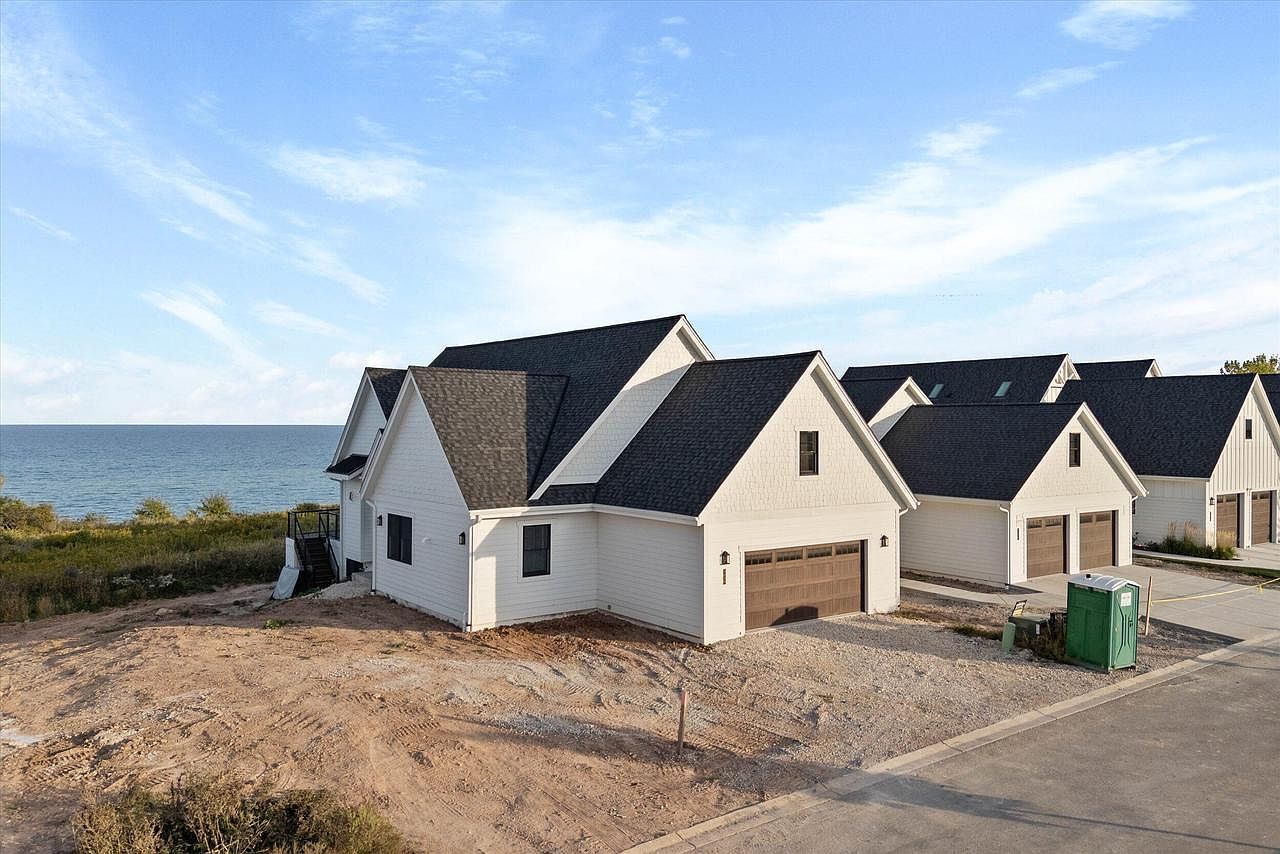 1082 Seanma Wynd Grafton, WI 53024 - Thumbnail 2