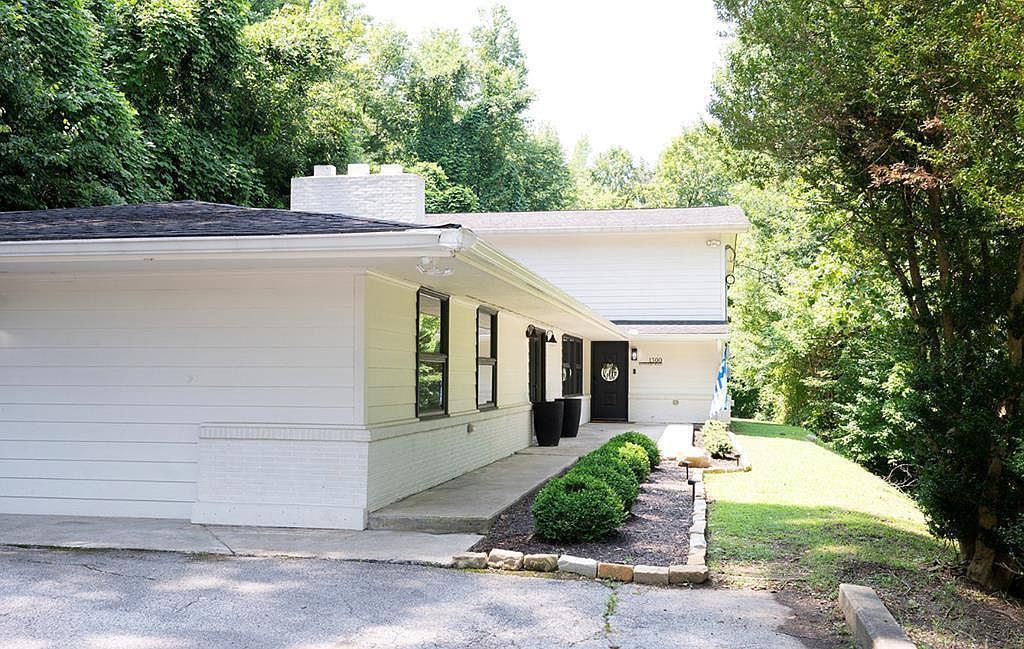 1300 Kentucky Blvd Hazard, KY 41701 - Thumbnail 2