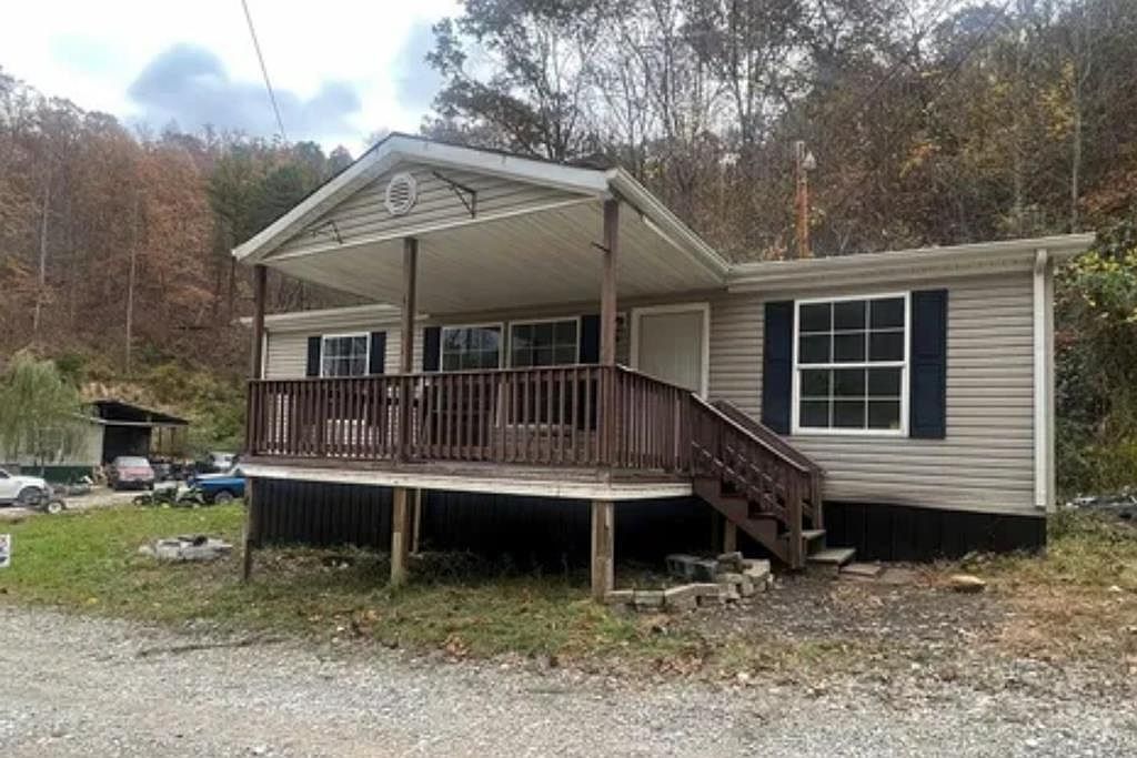 580 Hooterville Rd Hazard, KY 41701 - Thumbnail 2