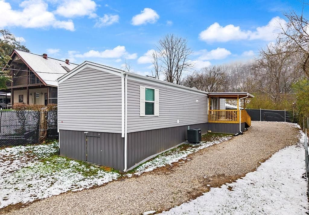 112 Cornett Rd Hazard, KY 41701 - Thumbnail 2