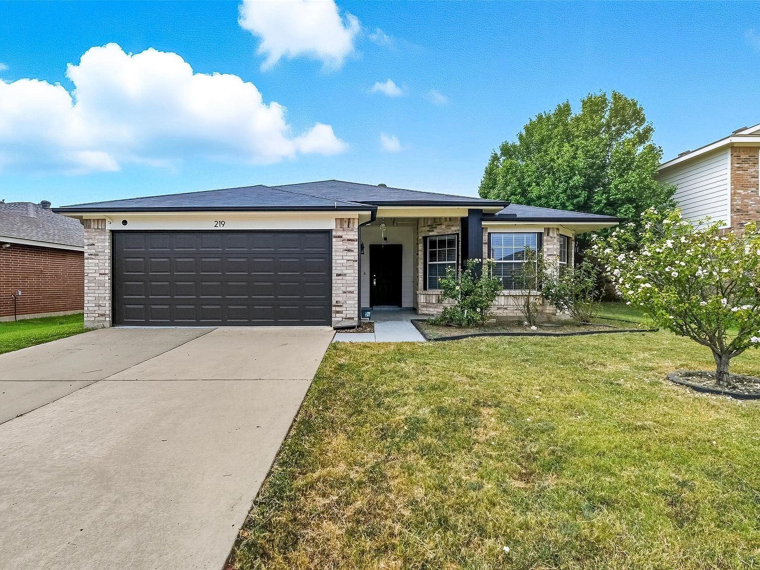 219 Hilltop Dr Justin, TX 76247 - Thumbnail 2