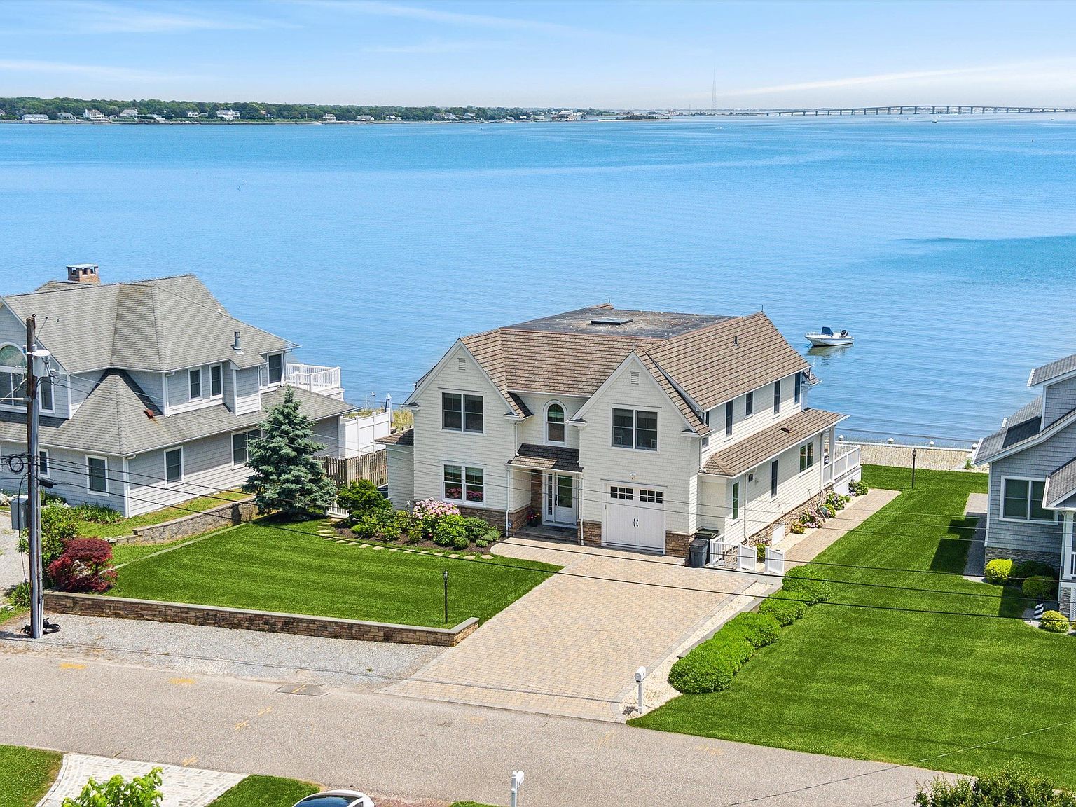 9 Shinnecock Rd East Quogue, NY 11942 - Thumbnail 2