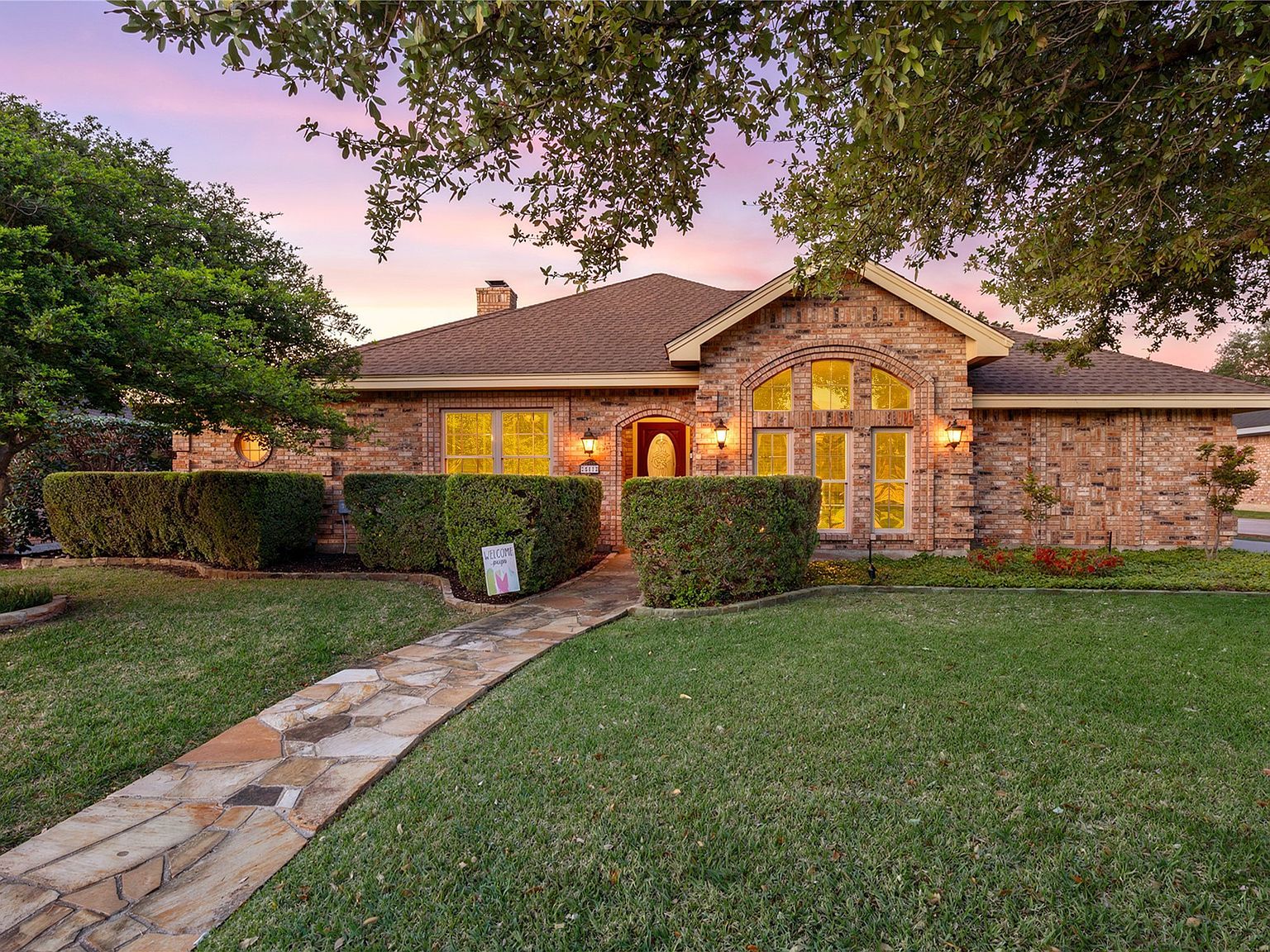 517 Highland Park Dr Hurst, TX 76054  | Single Family