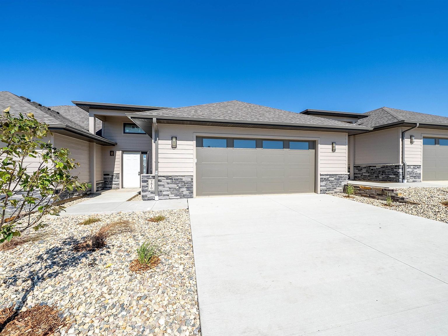 7810 E Bull Pine Trl Sioux Falls, SD 57110 - Thumbnail 2