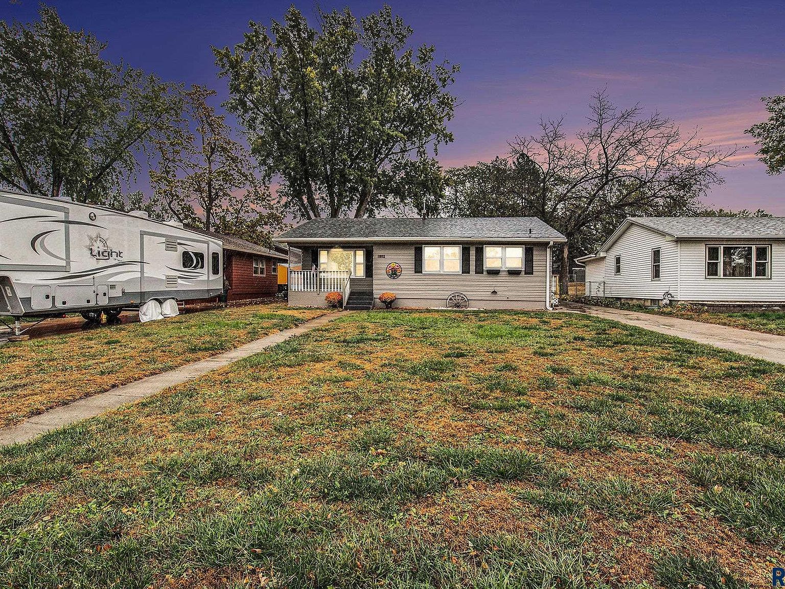 1802 Cedar St Yankton, SD 57078 - Thumbnail 2