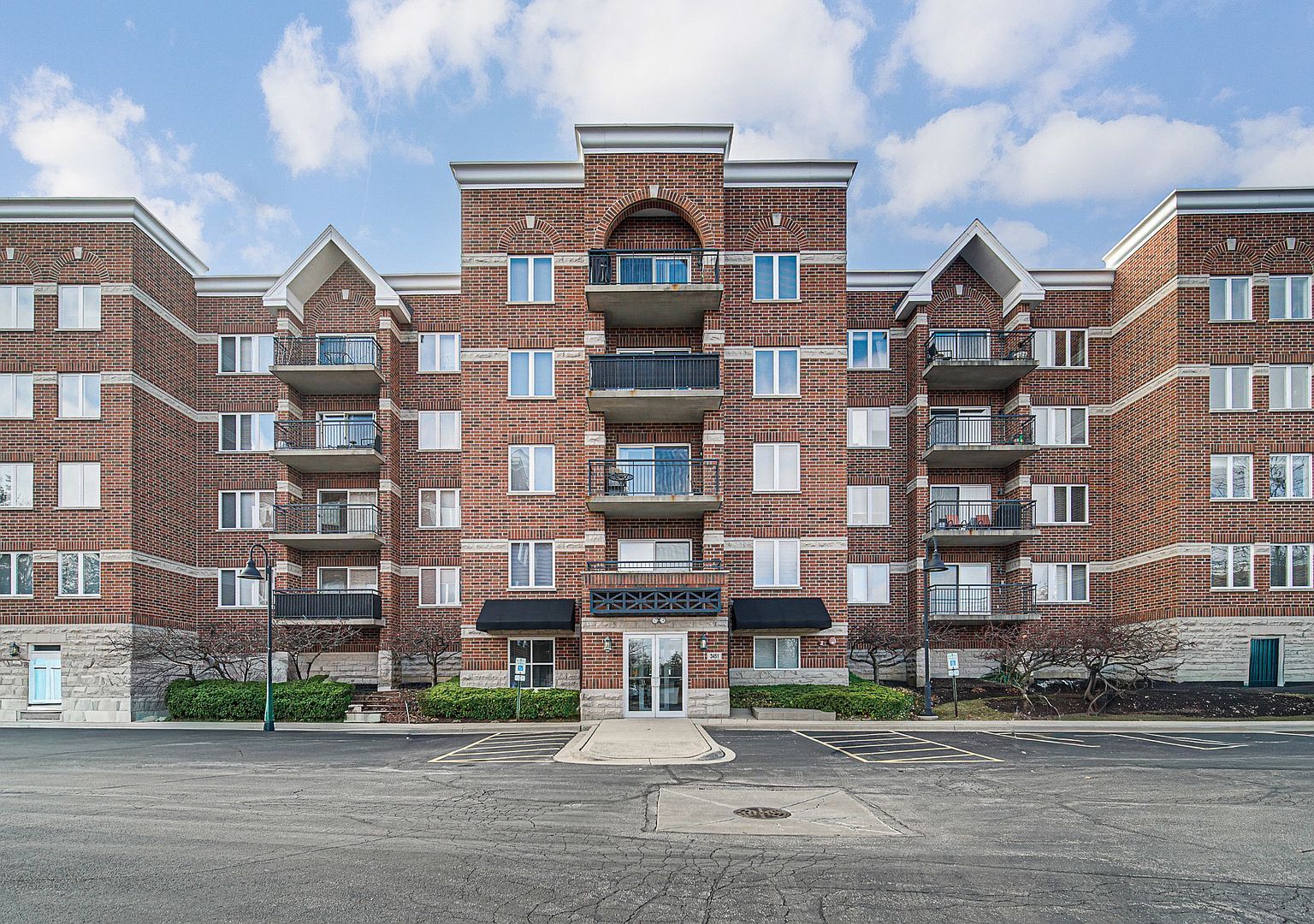 3451 N Carriageway Dr Unit 305 Arlington Heights, IL 60004 - Thumbnail 2