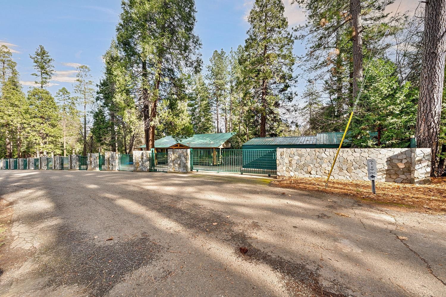 2911 Larkspur Ln Camino, CA 95709 - Thumbnail 2