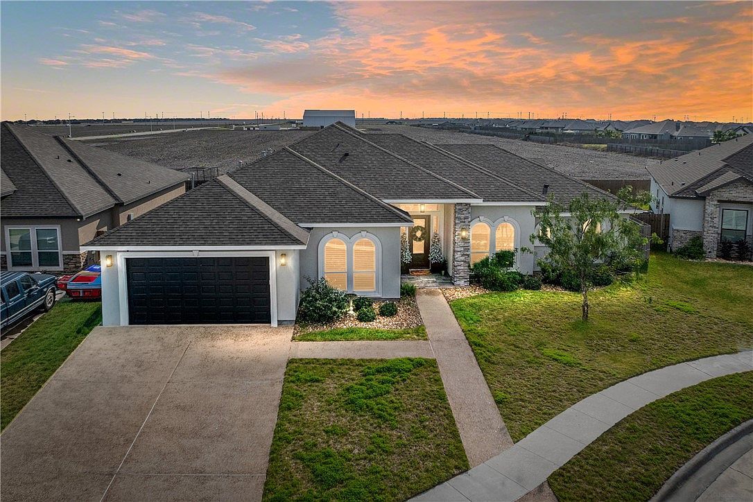 1485 Lady Claudia St Corpus Christi, TX 78415 - Thumbnail 2