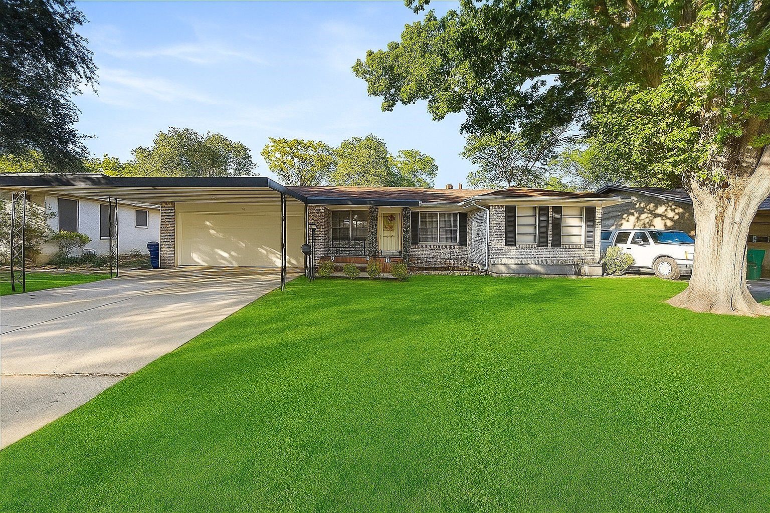 4929 Ira St Haltom City, TX 76117 - Thumbnail 2