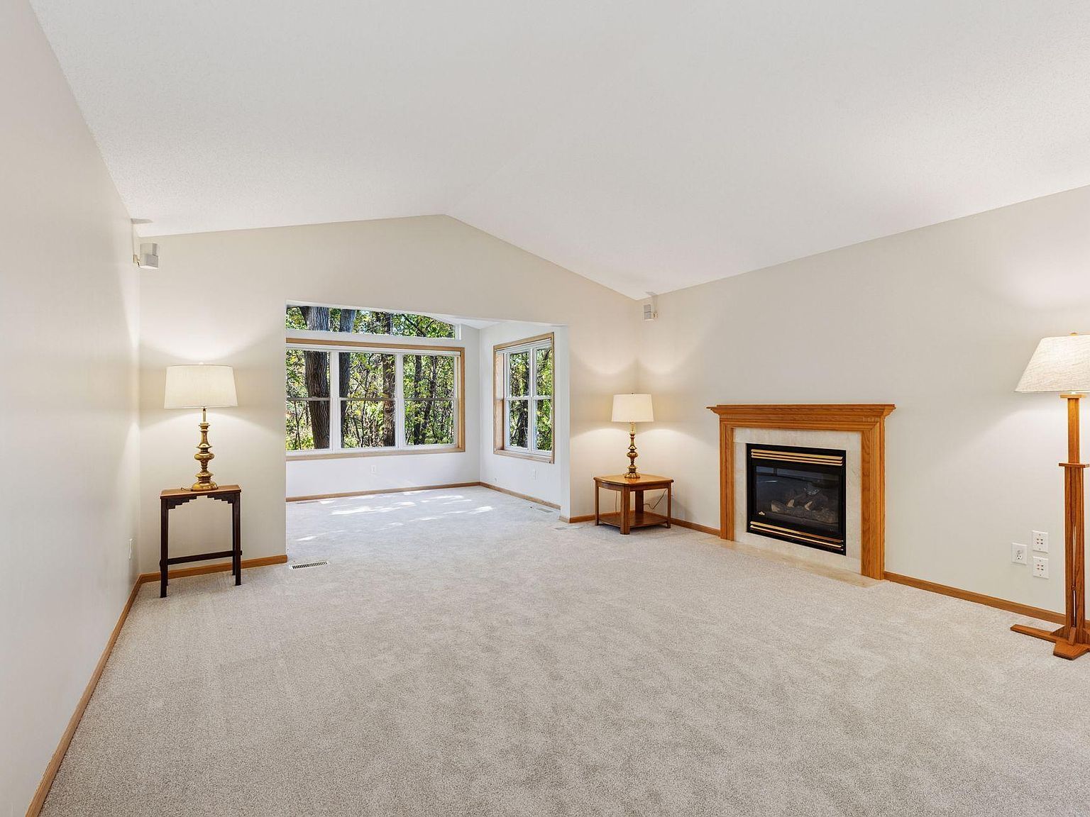 2137 Albemarle Ct N Saint Paul, MN 55113 - Thumbnail 2